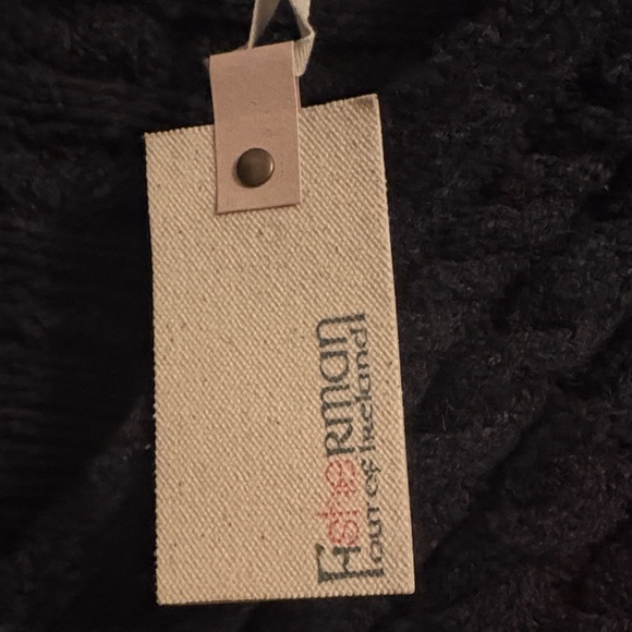 Elegant Black Cable Knit Sweater - Picture 2 of 5